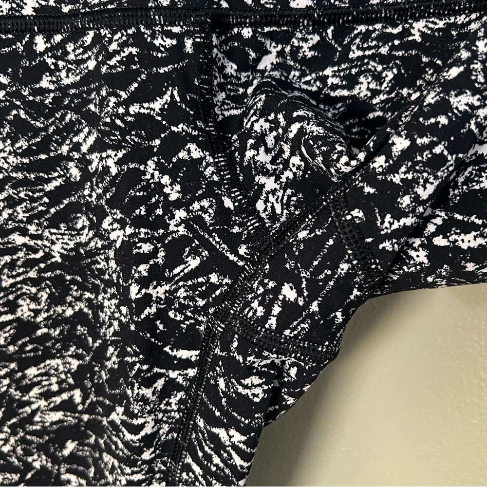 Lululemon‎ wunder under ice breaker size 4 leggings black white 27” - Picture 5 of 11